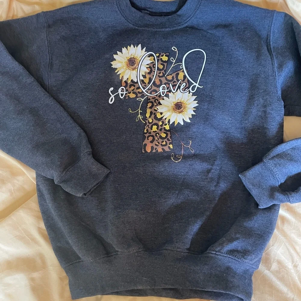 New Crew neck Sweatshirt Girl's Gildan Small 6/8 So Loved Cross‎ Sunflowers